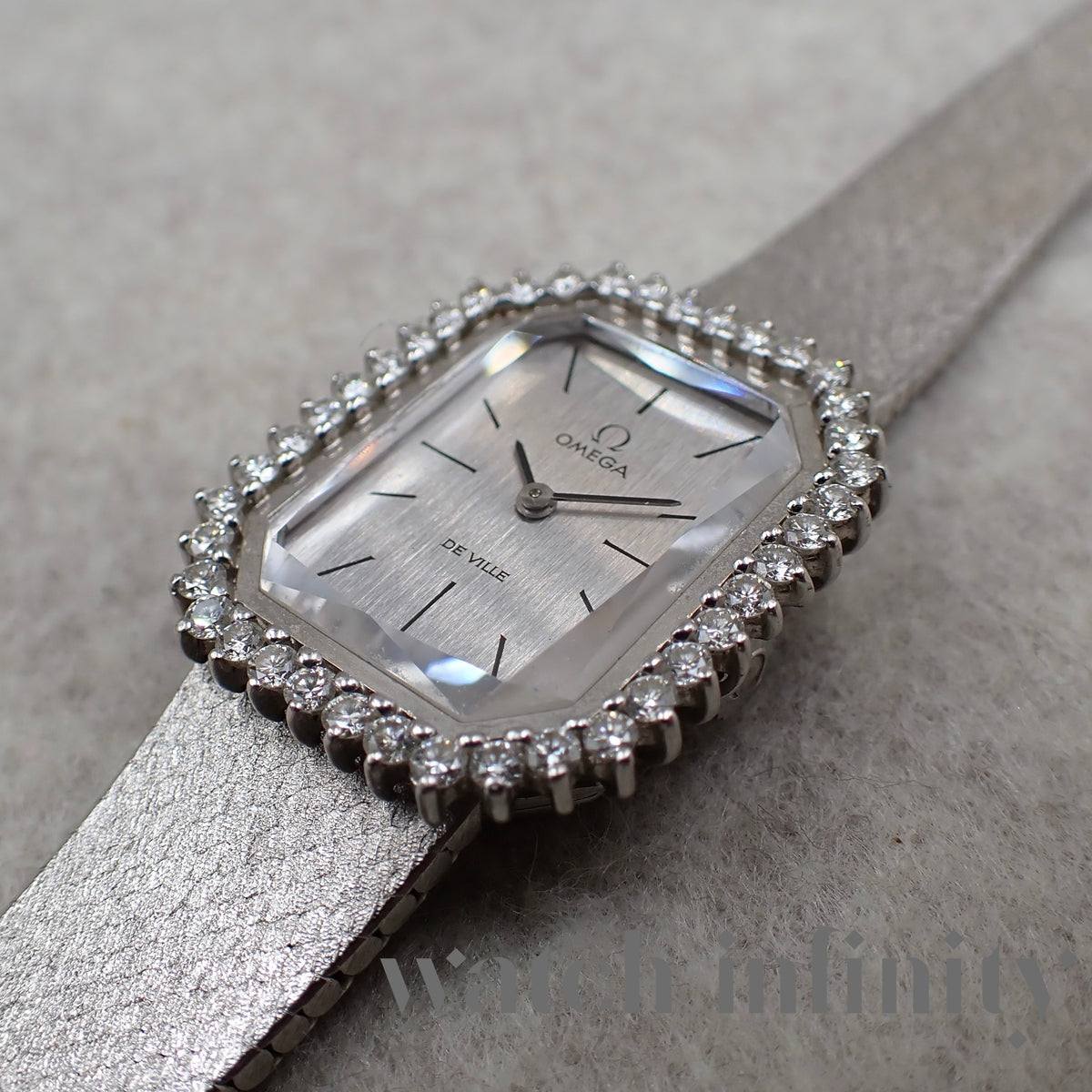 OMEGA De Ville Lady 18 karat white gold
