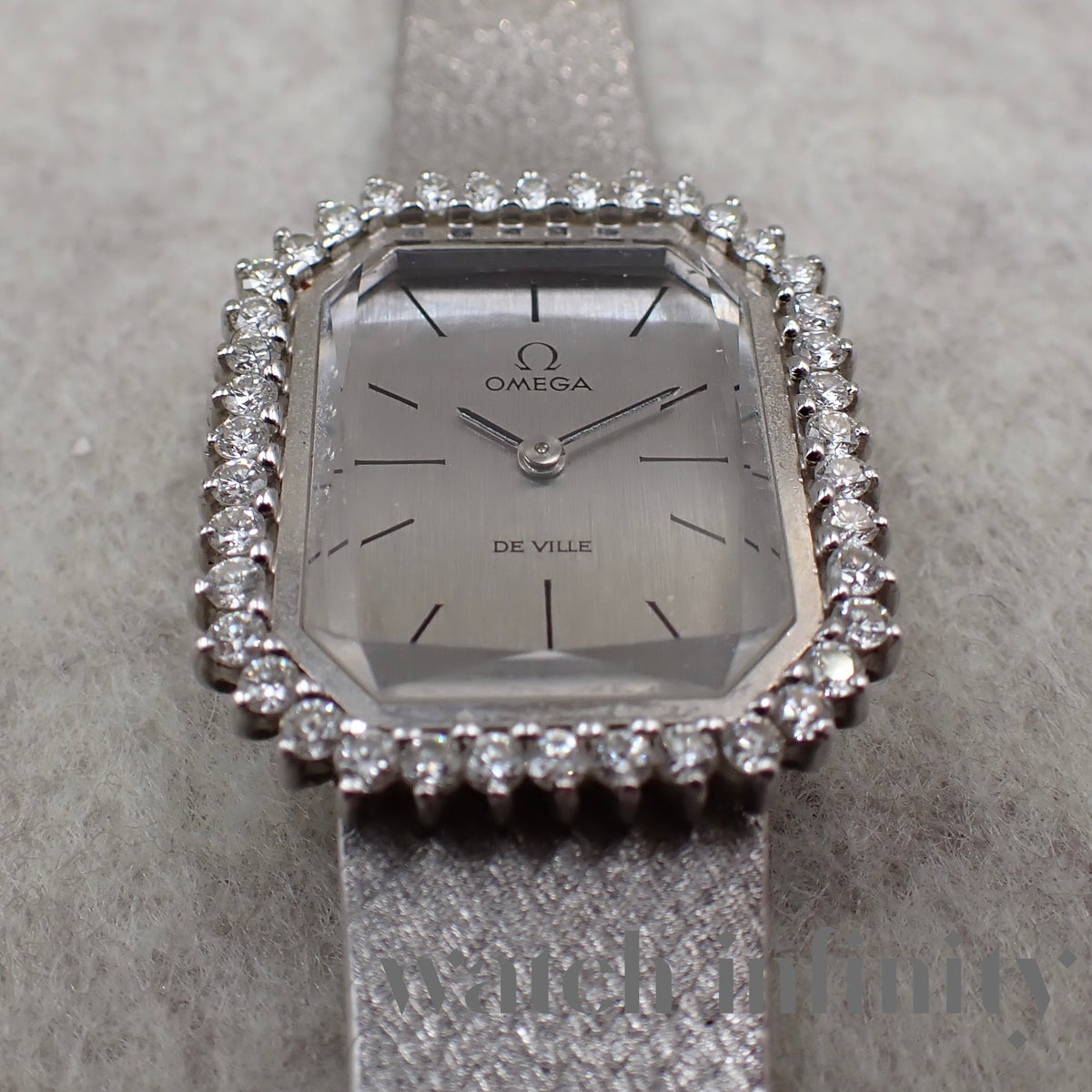 OMEGA De Ville Lady 18 karat white gold