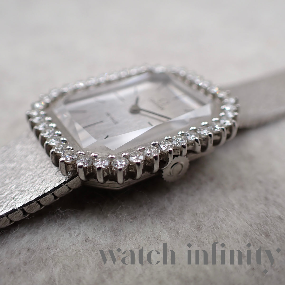 OMEGA De Ville Lady 18 karat white gold